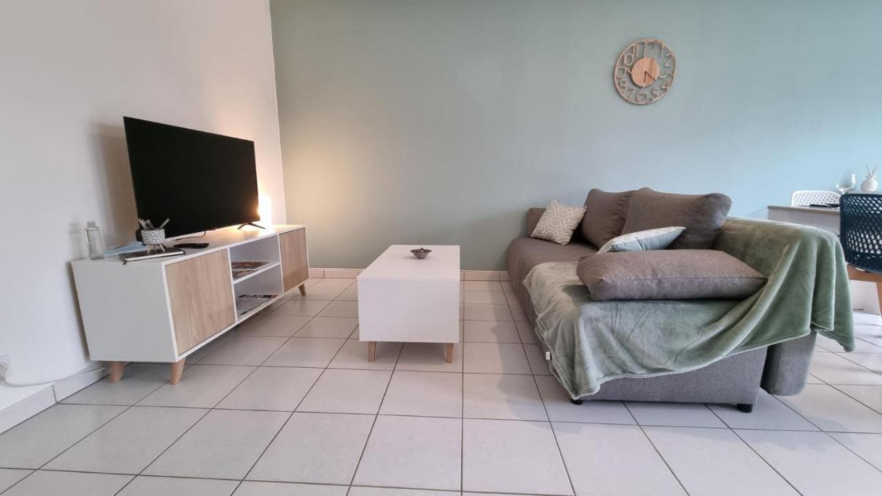 Beau T2 Bien Equipe Au Calme! ! Apartment Saint-Pierre-du-Mont  Екстериор снимка
